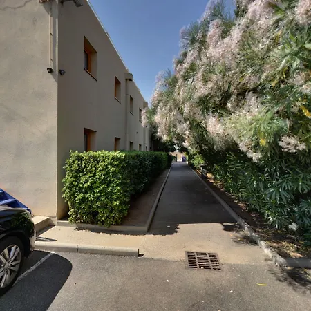 Hotel The Originals Access, Est