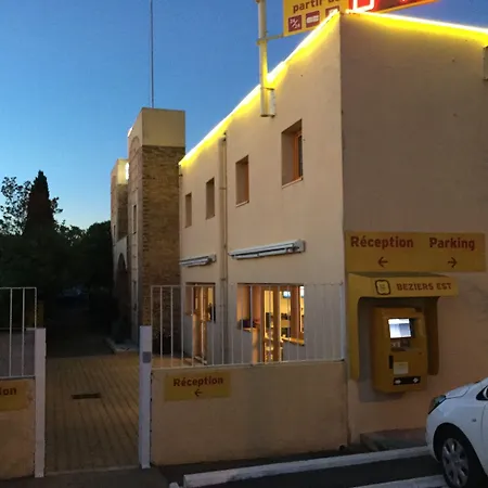 The Originals Access, Est Hotel