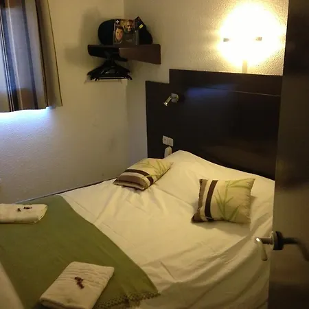 The Originals Access, Est