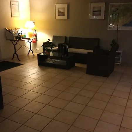 The Originals Access, Est Hotell 2*