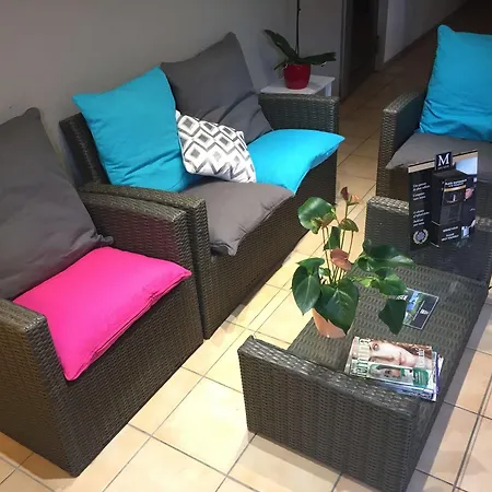 The Originals Access, Est