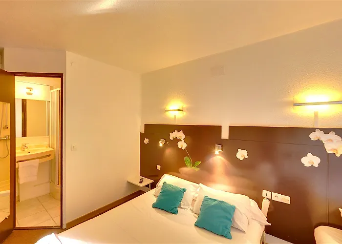 The Originals Access, Est Hotell