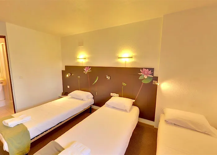 The Originals Access, Est Hotell 2*